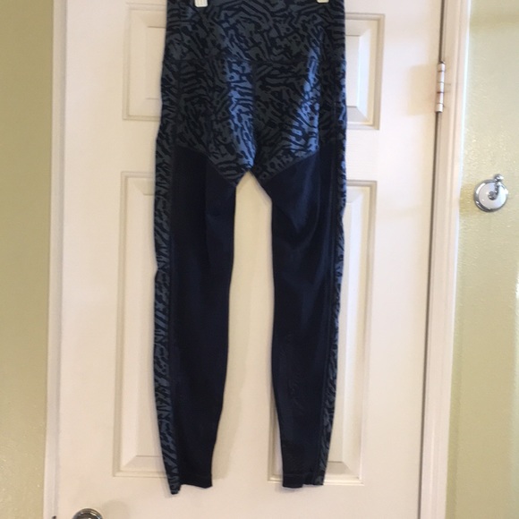 Lululemon pants - Picture 2 of 8